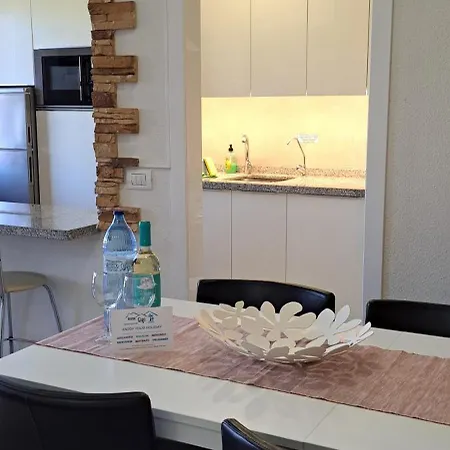Amarillo Apartamento Arona (Tenerife)